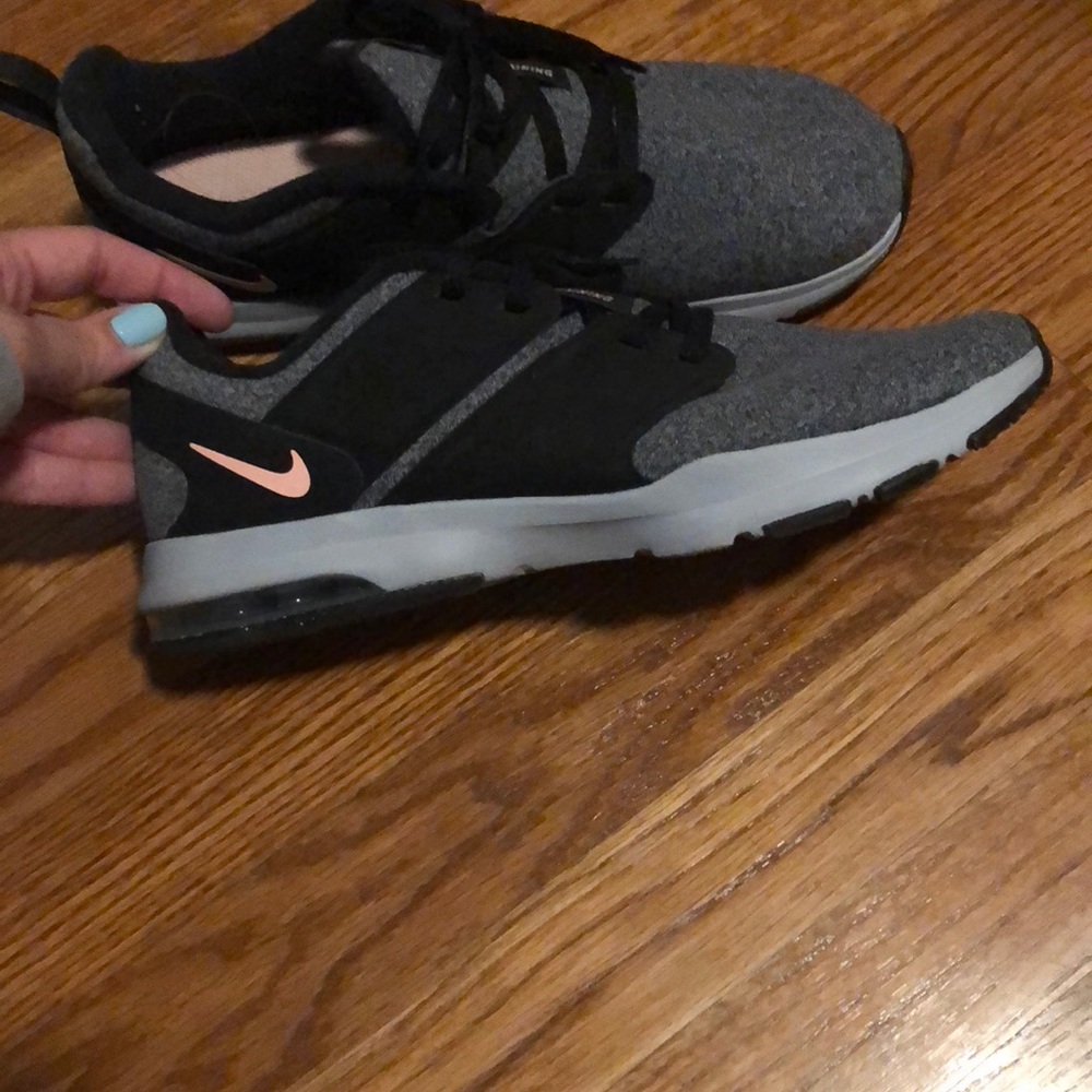 Nike air Bella shoes - Picture 3 of 5